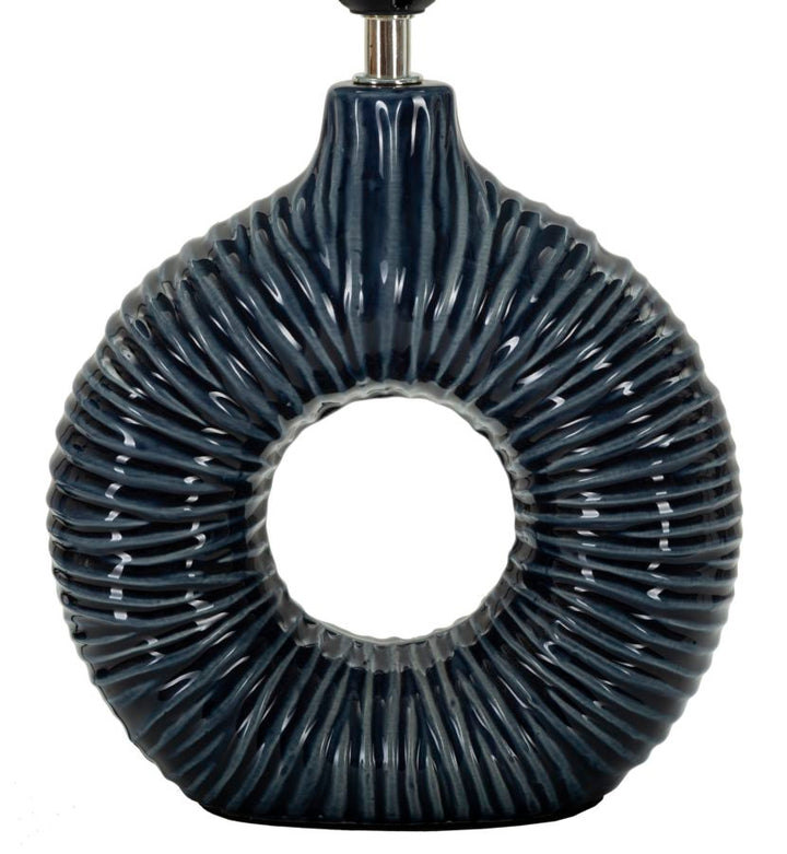 Bordlampe i keramik, jern og stof – 28x5x15 cm