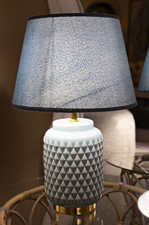 Moderne bordlampe i keramik, metal og stof – 28x44 cm