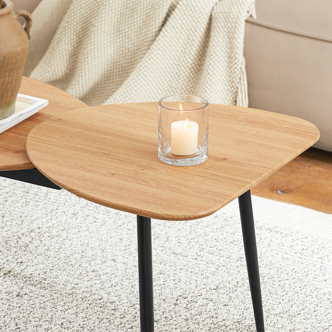 Sofabord med åbent design og naturlig farvekombination - Skaber en elegant atmosfære