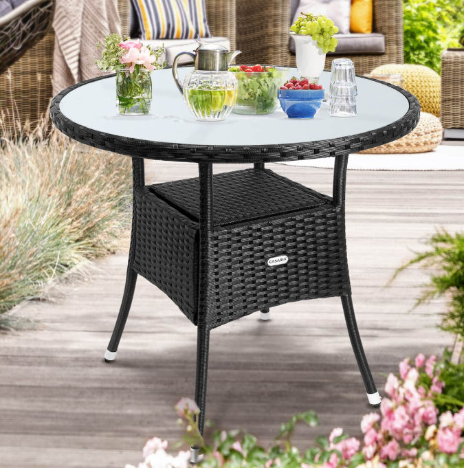 Havebord guide: Hvilket materiale overlever dansk vejr bedst?