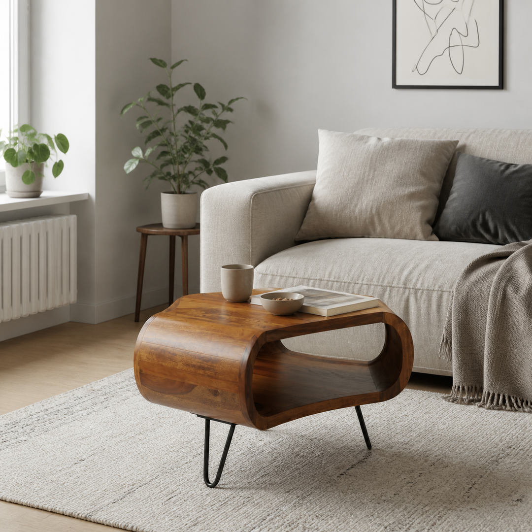 sofabord ved sofa med tydelig fri passage i en almindelig dansk stue