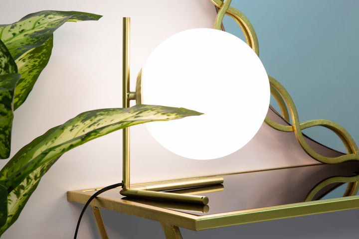 Glam lampe i guldfarve, jern ang glas – 25x25x27 cm