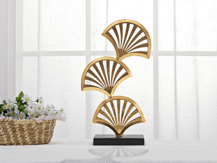 Glam skulptur i guldfarve, metal – 23x5x10 cm