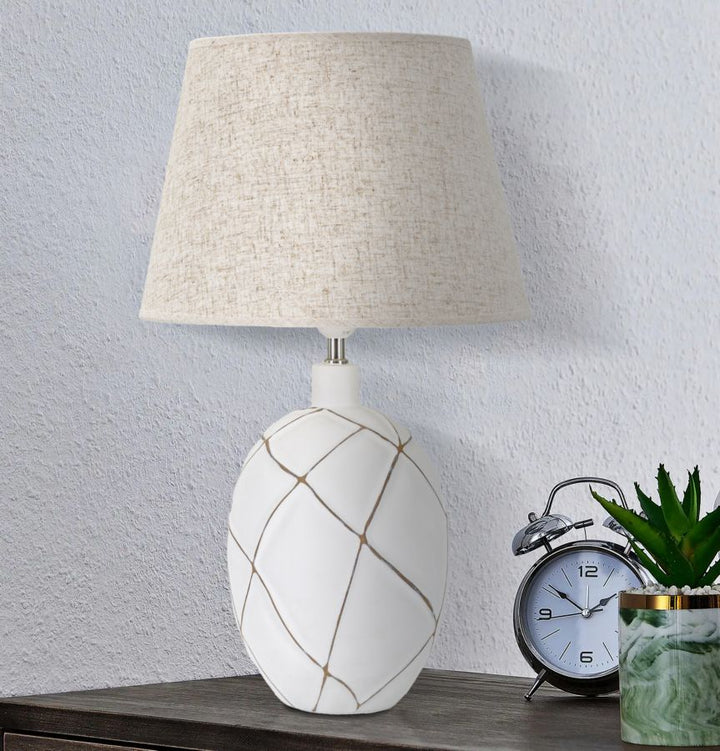 Boho chic bordlampe i hvid, polyresin, metal og stof – 35x60 cm