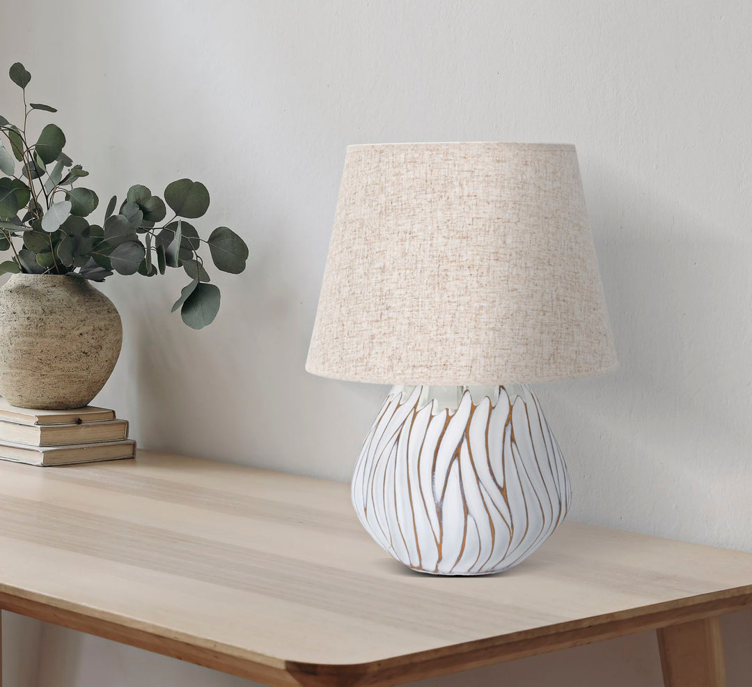 Boho chic bordlampe i hvid, polyresin, metal og stof – 35x48 cm