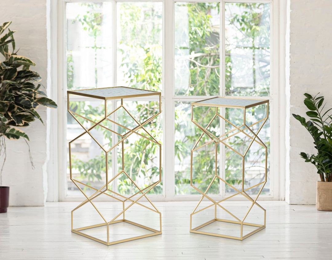 Glam borde i guldfarve, jern og glas