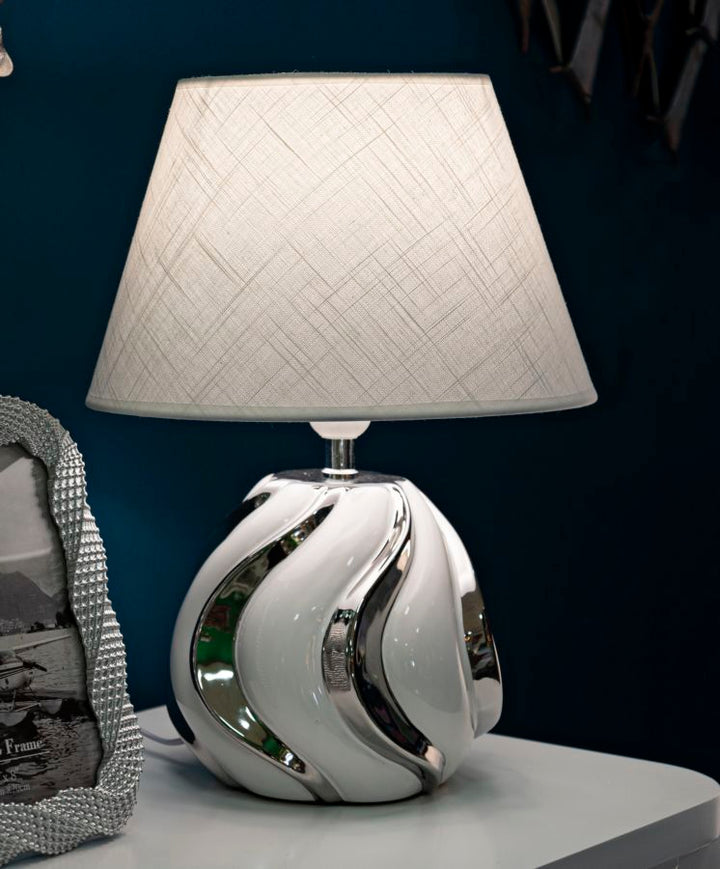 Glam bordlampe i keramik, jern og stof – 30x42 cm