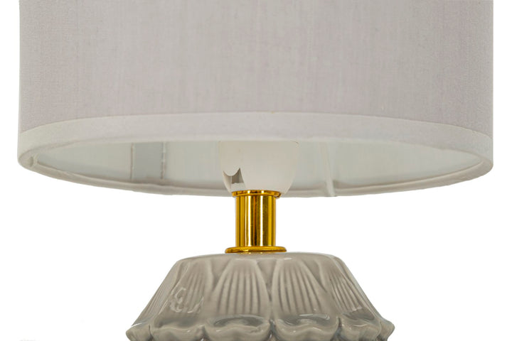 Lampe i creme i keramik, jern og stof – 15x30x5 cm
