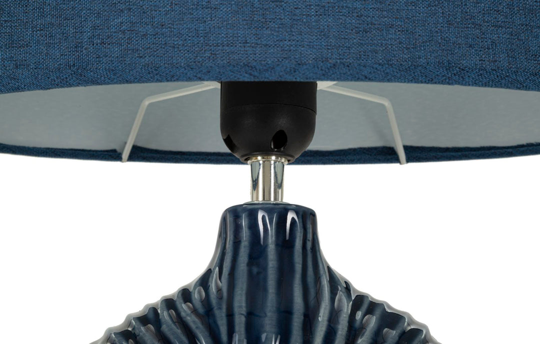 Bordlampe i keramik, jern og stof – 28x5x15 cm