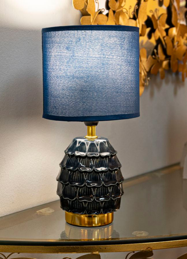 Moderne bordlampe i keramik, jern and stof – 15x30x5 cm