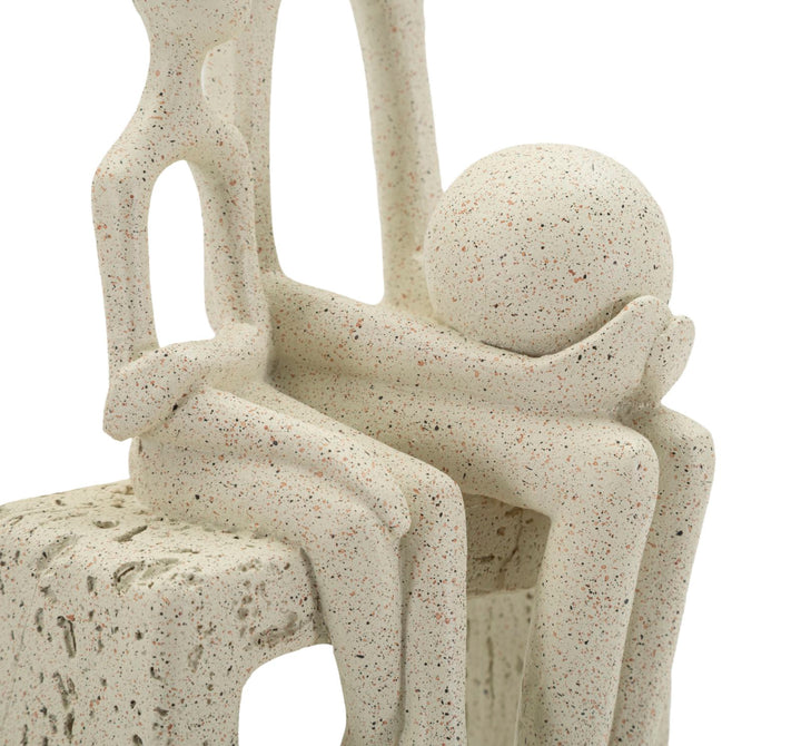Pyntefigur i creme af polyresin – 10x7x5 cm