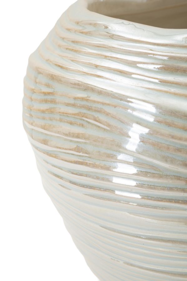 Moderne vase i keramik, perlehvid