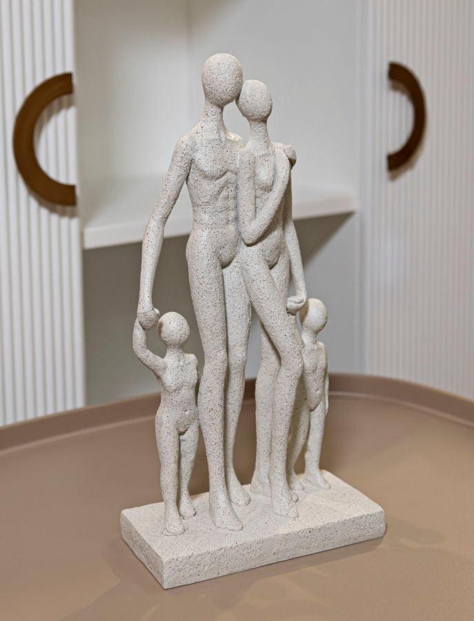 Pyntefigur i creme af polyresin – 16x8x30 cm