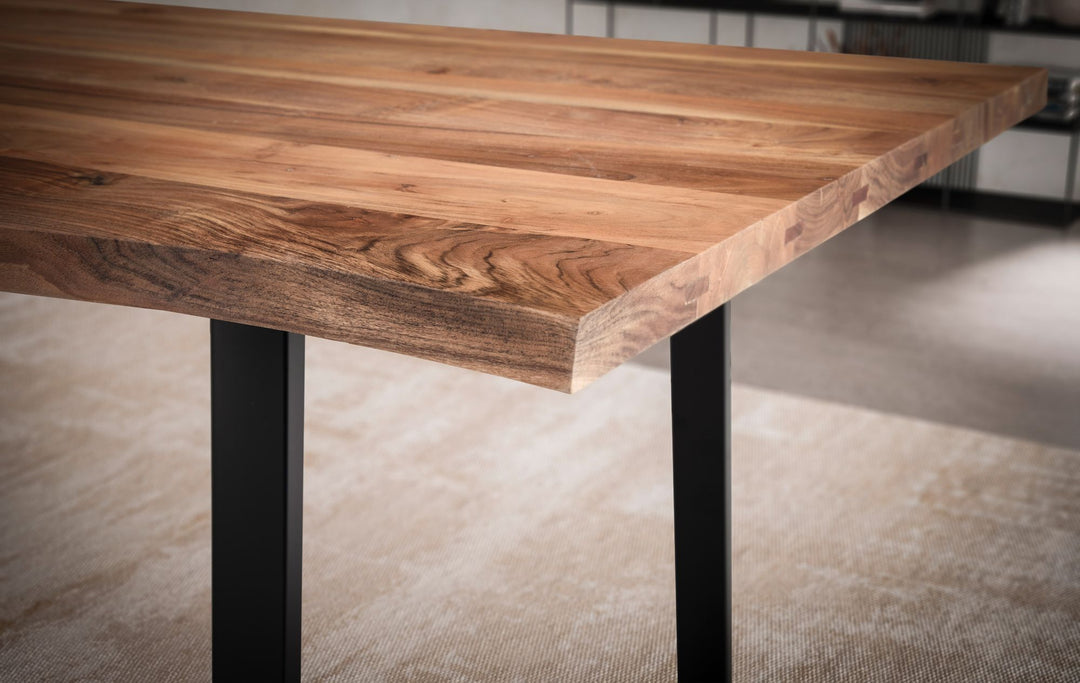 Spisebord 200x100x76 cm, massivt akacietræ/metal, spisebord med levende kant, køkkenbord i massivt træ med trapezformede ben i sort, rektangulært spisebord i træ.