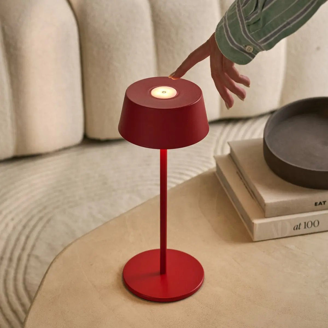 Hugo Berry Red genopladelig bordlampe