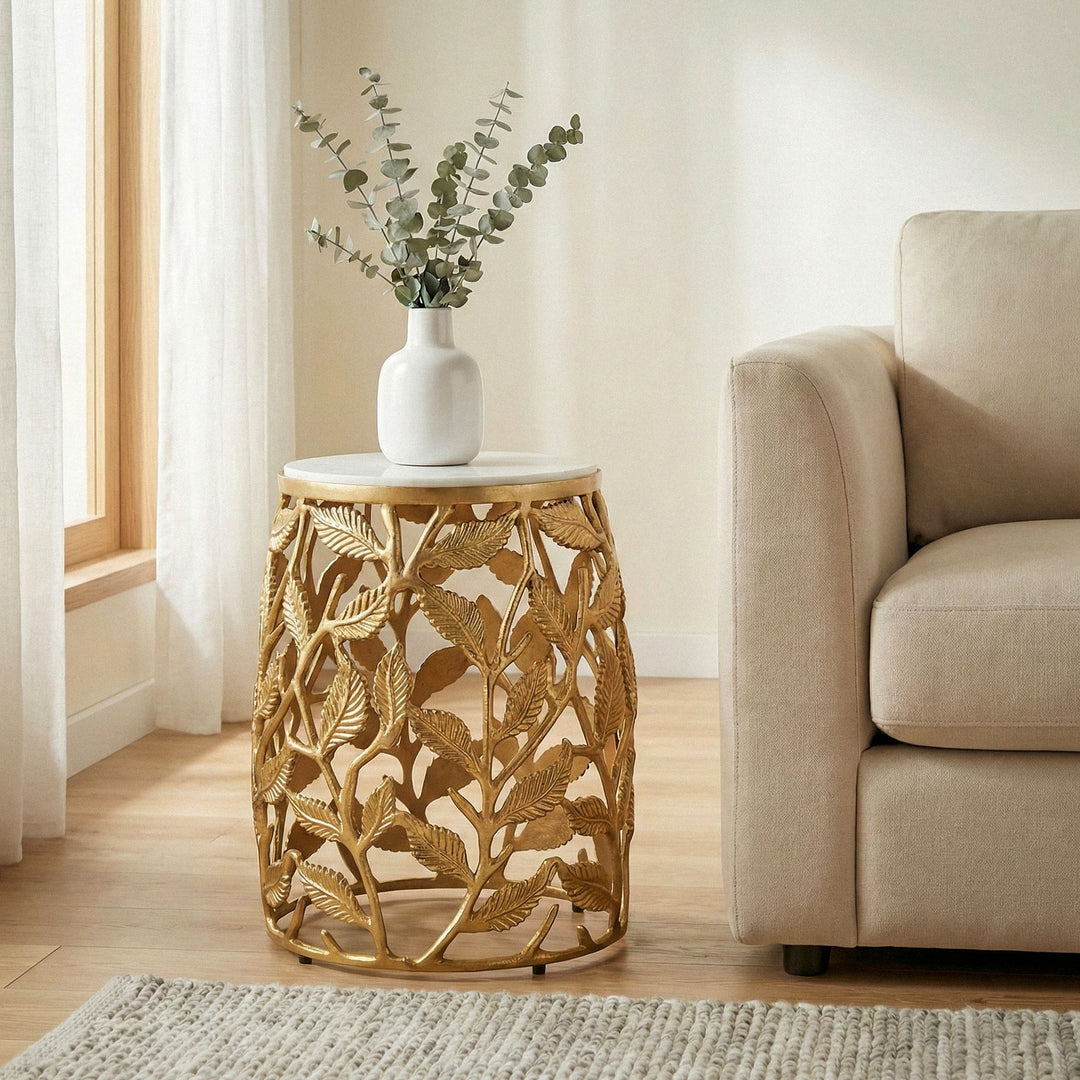 Rundt Sidebord 40 cm i Guld Aluminium med Hvid Marmorbordplade – Moderne Designbord