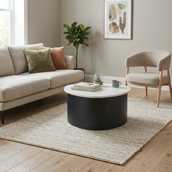 Sofabord 63 cm med Hvid Marmorbordplade – Sort Aluminium i Organisk Design