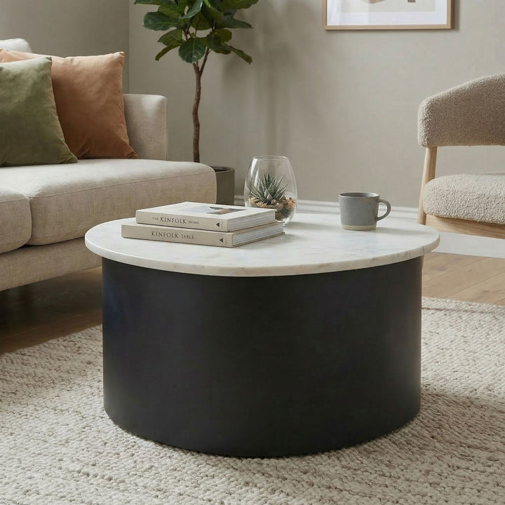 Sofabord 63 cm med Hvid Marmorbordplade – Sort Aluminium i Organisk Design