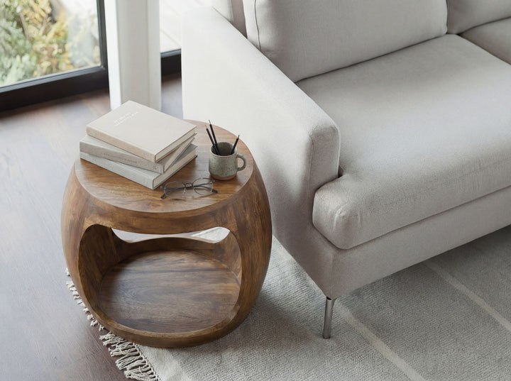 Rundt Sidebord 50 cm i Massivt Mangotræ – Håndlavet Designbord med Hylde
