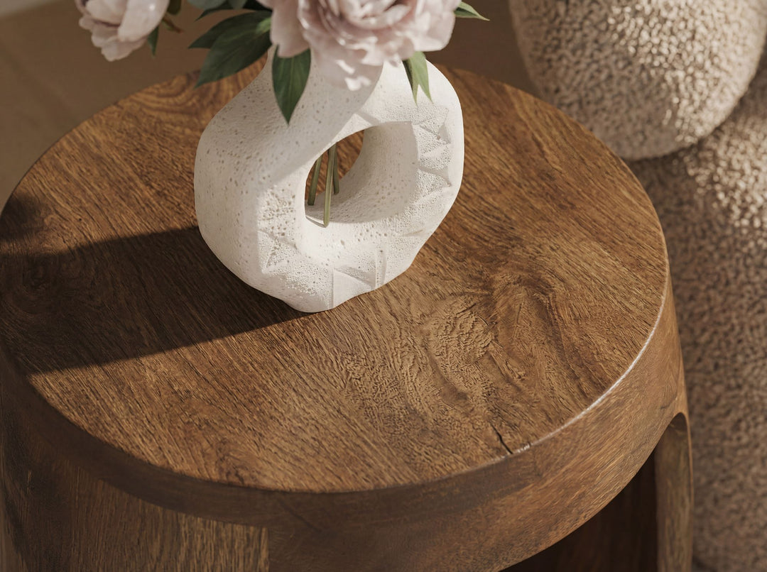 Rundt Sidebord 30 cm i Massivt Mangotræ – Håndlavet Designbord med Åben Hylde