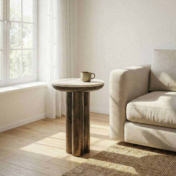Rundt Sidebord 36 cm i Aluminium med Hvid Marmorbordplade – Moderne Designbord