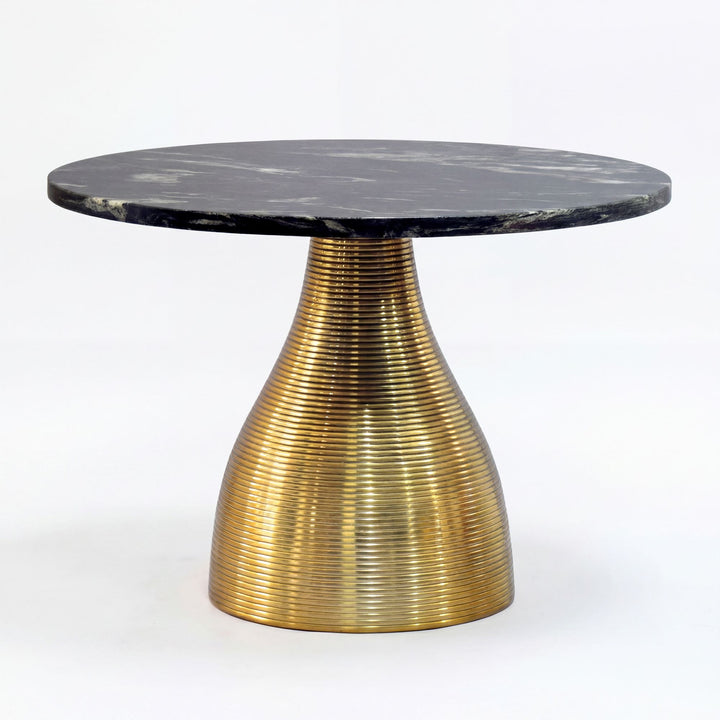 Rundt Sofabord 60 cm i Guld Aluminium med Sort Marmorbordplade – Moderne Designbord