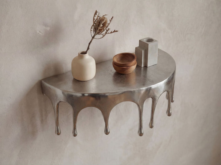 Væghylde 60 cm i Sølvfarvet Aluminium – Moderne Dråbeformet Designhylde