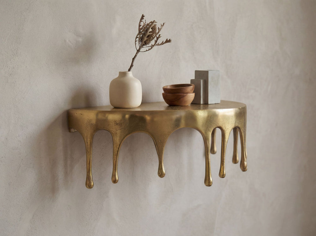Væghylde 45 cm i Guldfarvet Aluminium – Moderne Dråbeformet Designhylde