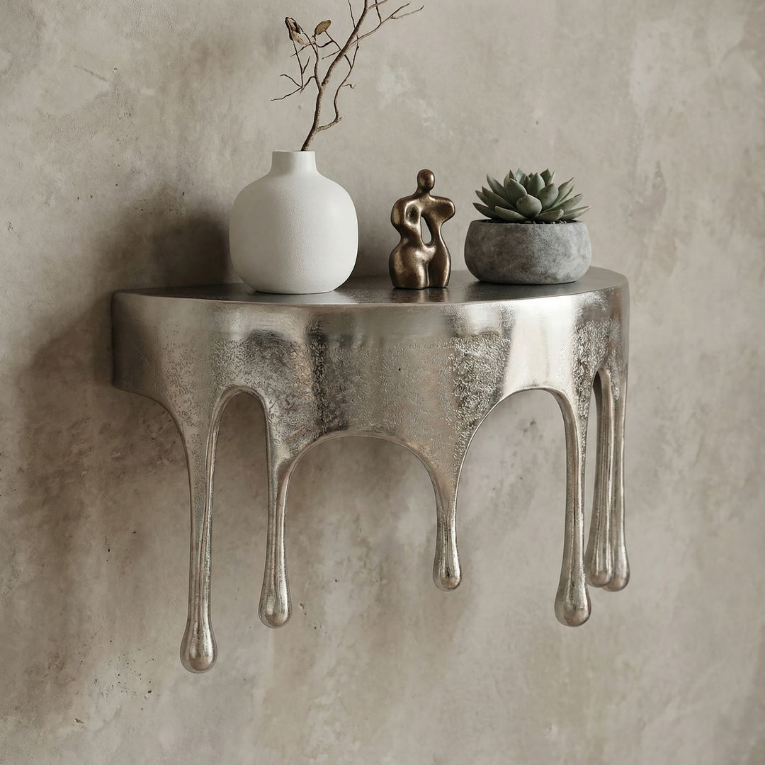 Væghylde 35 cm i Sølvfarvet Aluminium – Dråbeformet Designhylde i Metal
