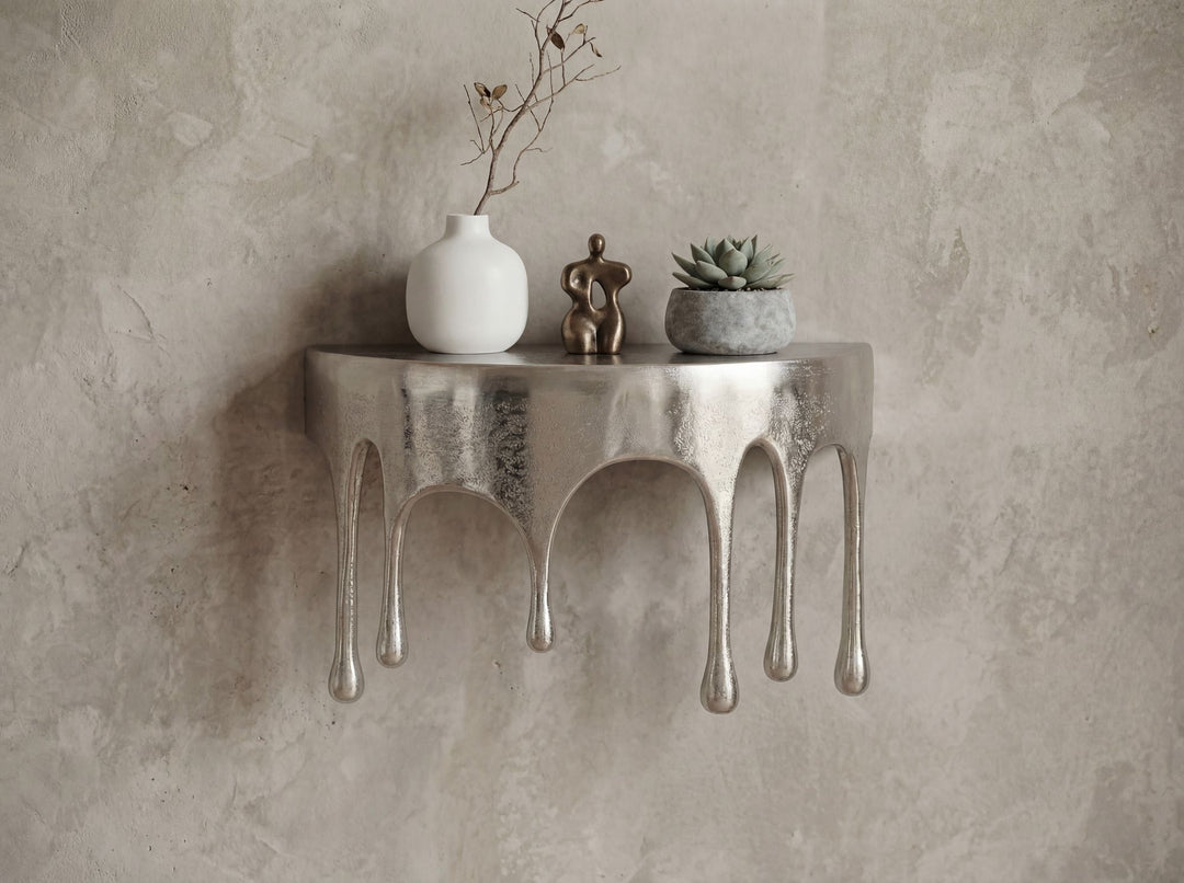 Væghylde 35 cm i Sølvfarvet Aluminium – Dråbeformet Designhylde i Metal