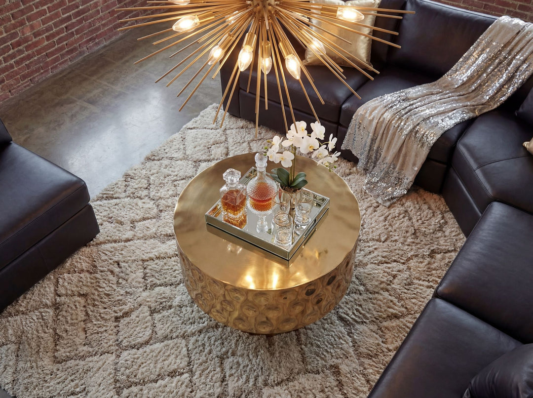 Sofabord i aluminium 60 cm guld – rundt designbord til stuen – moderne loungebord – tromleformet sofabord – håndlavet sidebord