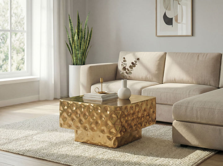 Kvadratisk sofabord i aluminium - 60 x 60 cm - Guldfarvet - Hamret design
