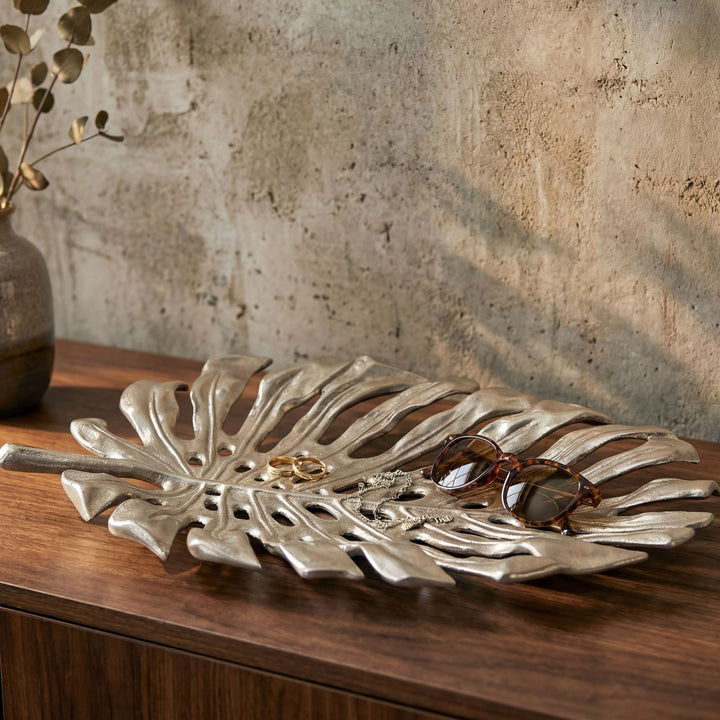 Dekorationsskål i aluminium - Monstera bladdesign - 36 cm - Sølvfarvet - Håndlavet