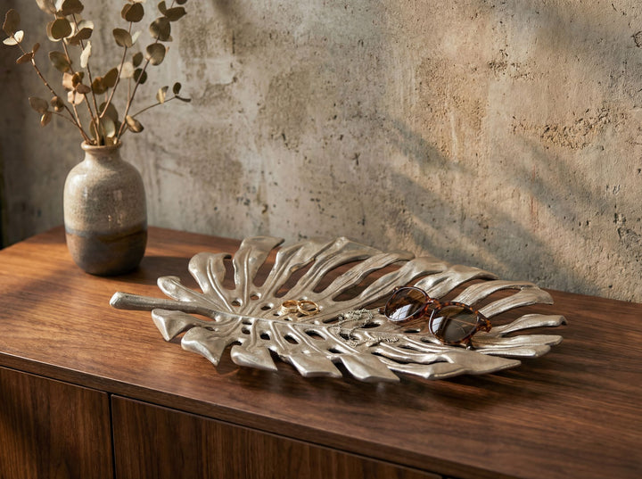 Dekorationsskål i aluminium - Monstera bladdesign - 36 cm - Sølvfarvet - Håndlavet