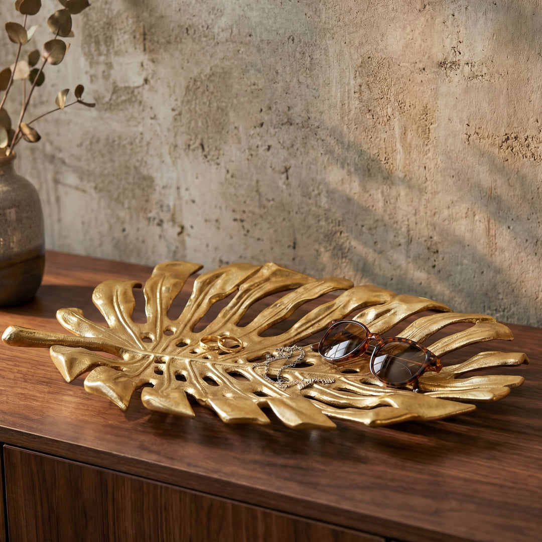 Dekorationsskål i aluminium - Monstera bladdesign - 36 cm - Guldfarvet - Håndlavet