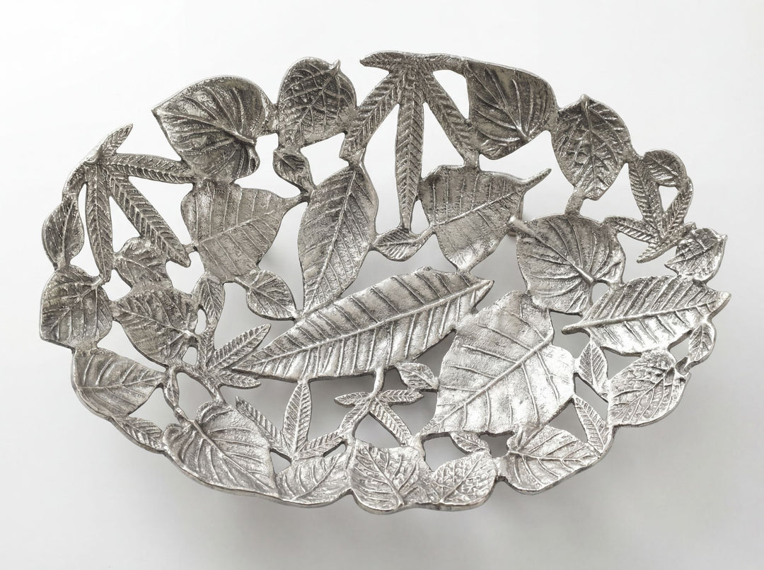 Oval dekorationsskål i aluminium med fod - 49 cm - Sølvfarvet - Bladdesign