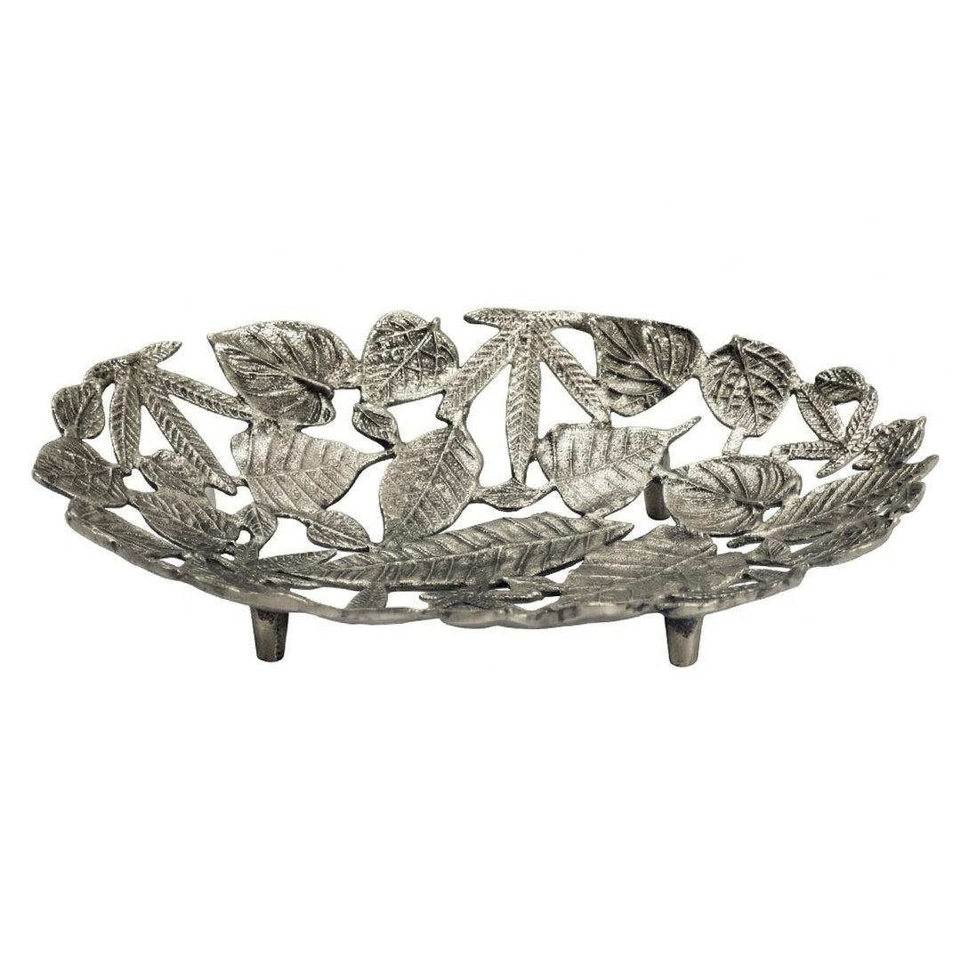 Oval dekorationsskål i aluminium med fod - 49 cm - Sølvfarvet - Bladdesign