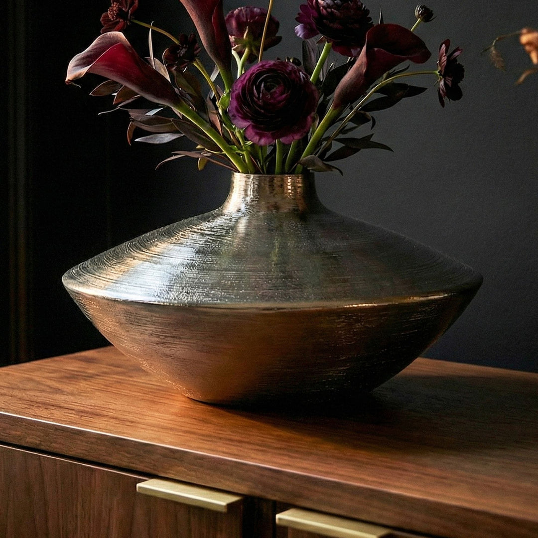 Dekorativ vase i aluminium - 35 cm -  Sølvfarvet - Håndlavet