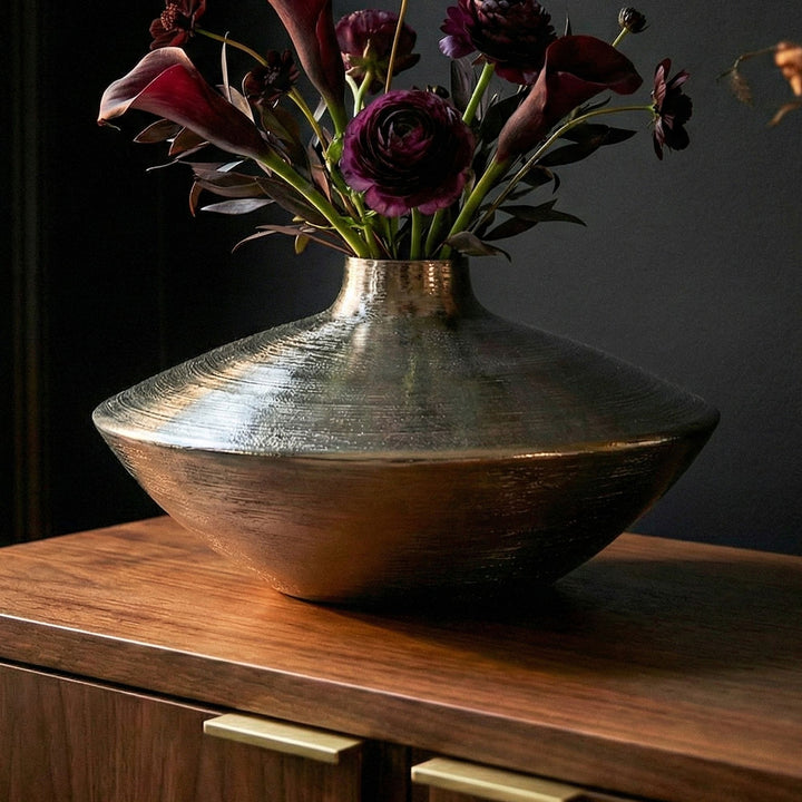 Dekorativ vase i aluminium - 35 cm -  Sølvfarvet - Håndlavet