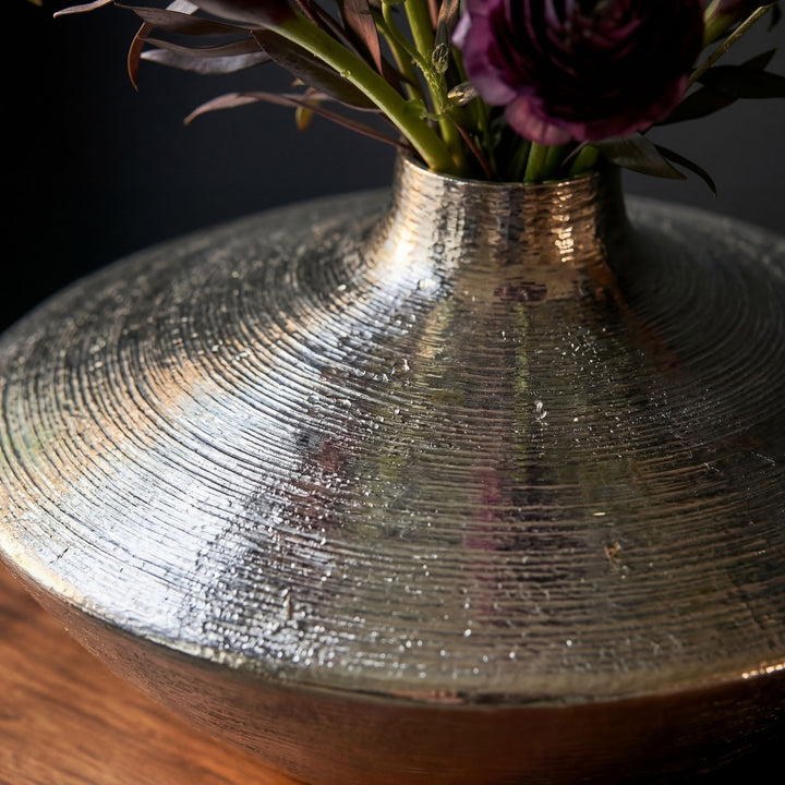 Dekorativ vase i aluminium - 35 cm -  Sølvfarvet - Håndlavet