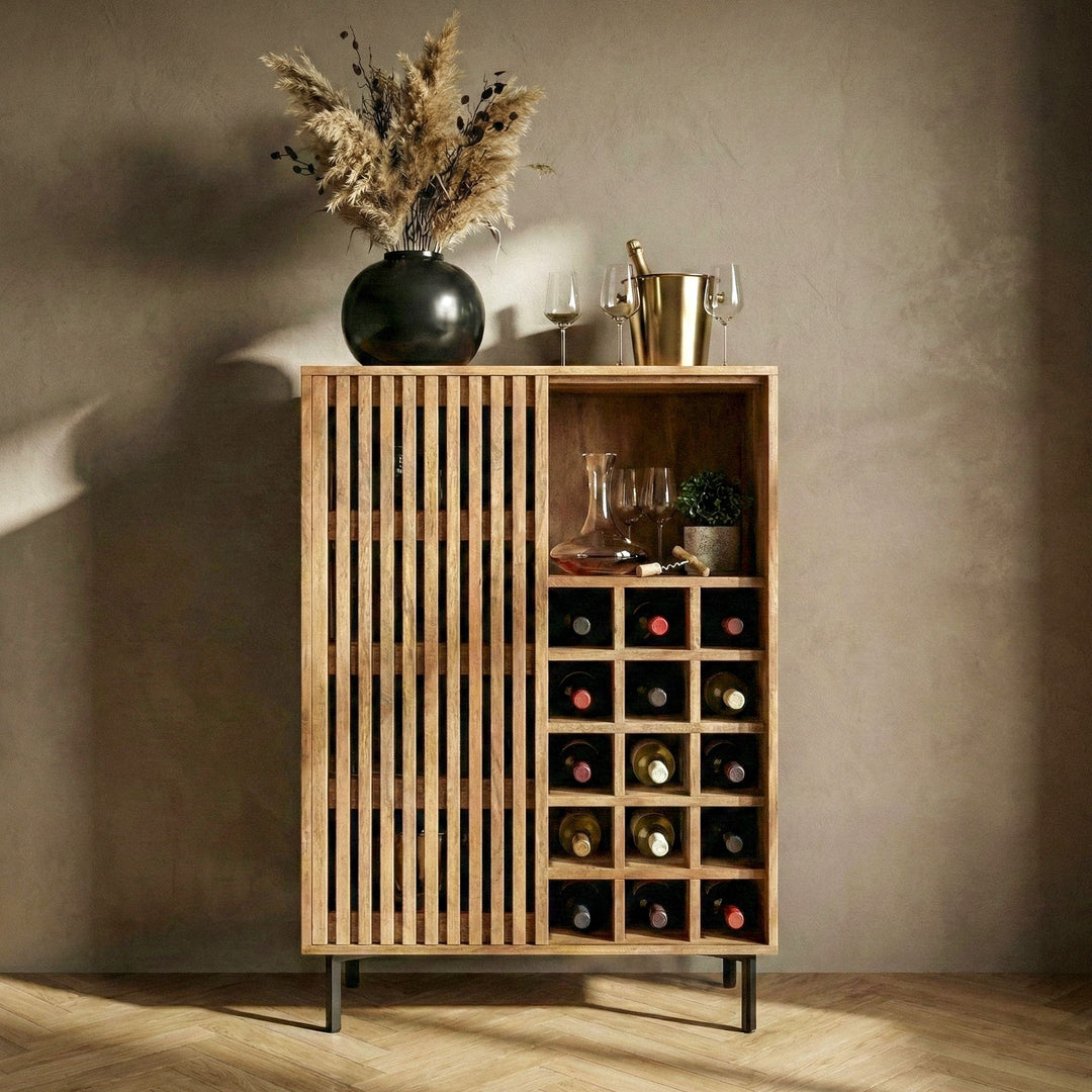 Smuk skænk med vinreol, massivt træ, 80x123cm, skydedør i gitterdesign, håndlavet