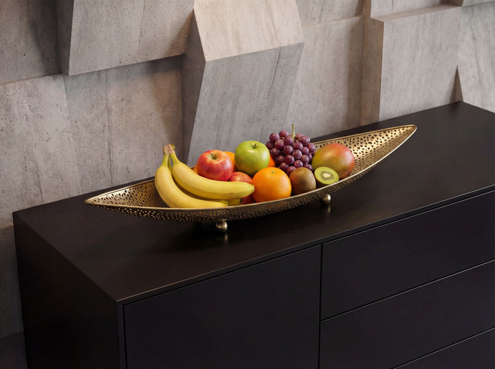 Frugtskål i guldfarvet metal 60 cm – oval, aflang borddekoration – moderne frugtskål med fødder – elegant dekorationsskål – håndlavet frugtkurv