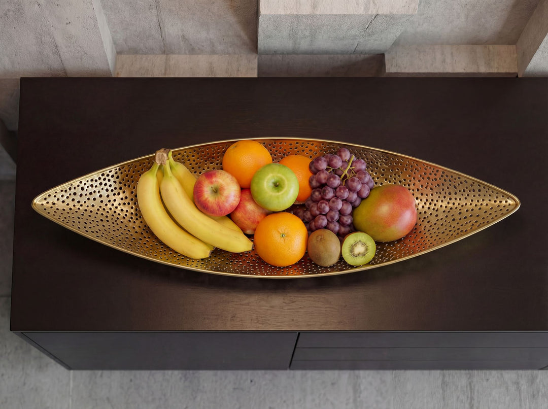 Frugtskål i guldfarvet metal 60 cm – oval, aflang borddekoration – moderne frugtskål med fødder – elegant dekorationsskål – håndlavet frugtkurv