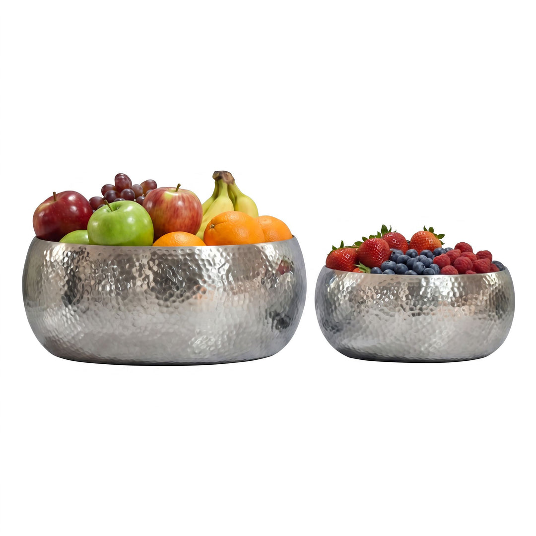 Frugtskåle 2 stk. i sølvfarvet metal 36 cm – runde borddekorationer – moderne frugtskåle med hamret finish i aluminium – elegante håndlavede skåle