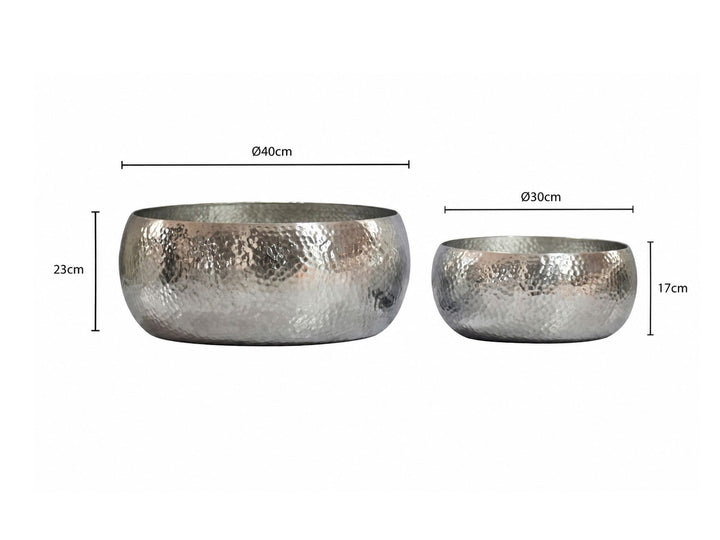 Frugtskåle 2 stk. i sølvfarvet metal 36 cm – runde borddekorationer – moderne frugtskåle med hamret finish i aluminium – elegante håndlavede skåle