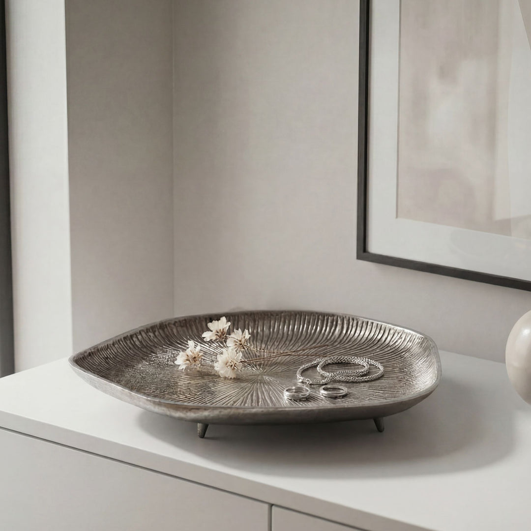 Dekorationsskål i sølvfarvet aluminium 40 cm – organisk designskål i metal – dekorationsfad med ben til bord – smykke- og dekorationsskål – håndlavet boligdekoration