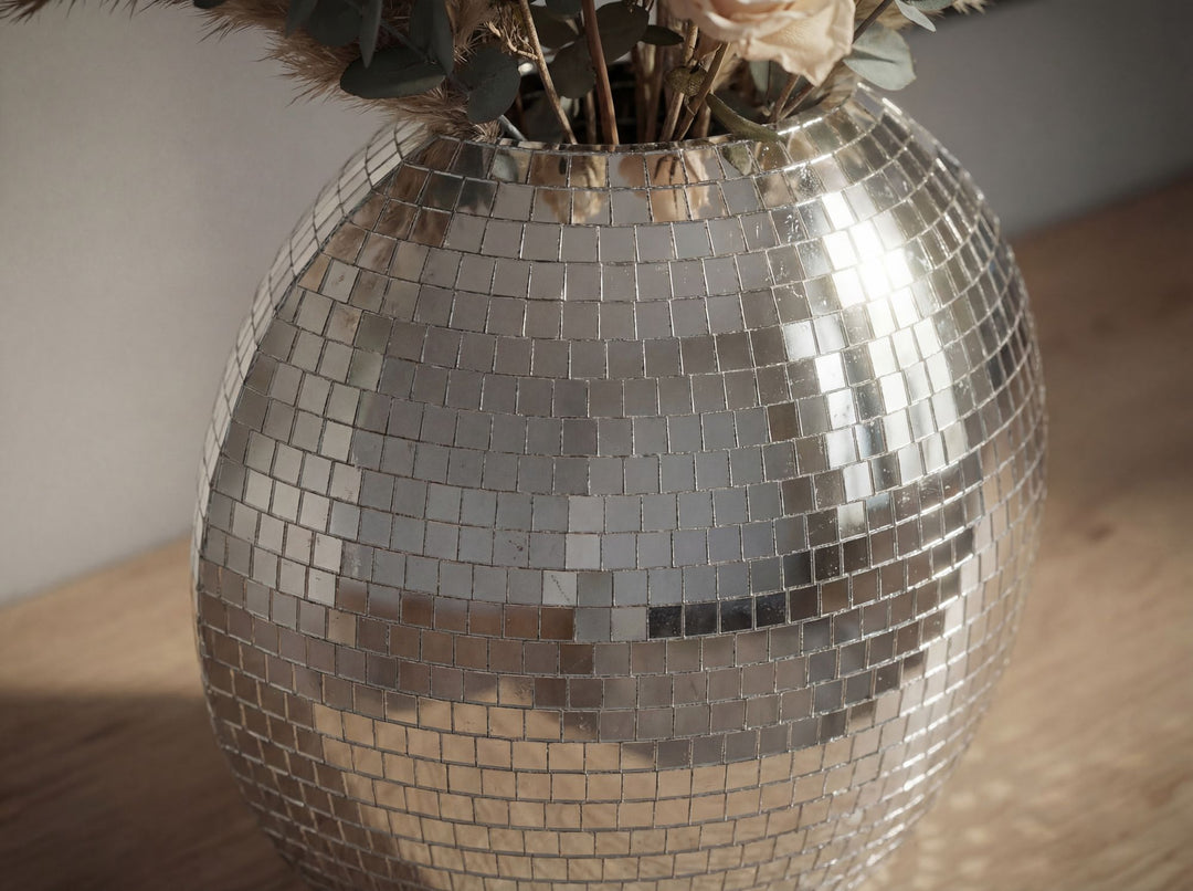 Dekorativ vase i metal - 40 cm - Sølv - Håndlavet