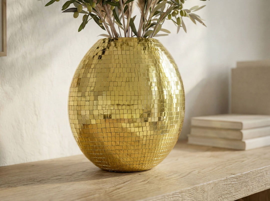 Dekorativ vase i metal - 40 cm - Guld - Håndlavet