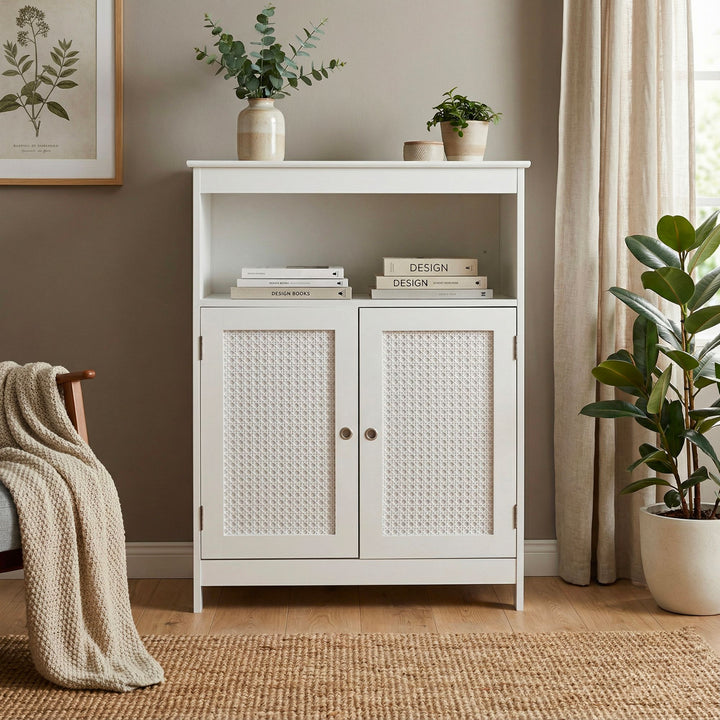 Stående skab hvidt 80cm - Opbevaringsskab med 2 låger i rattandesign og hylde  - Kommode med skuffer, wienerflet-sideskab