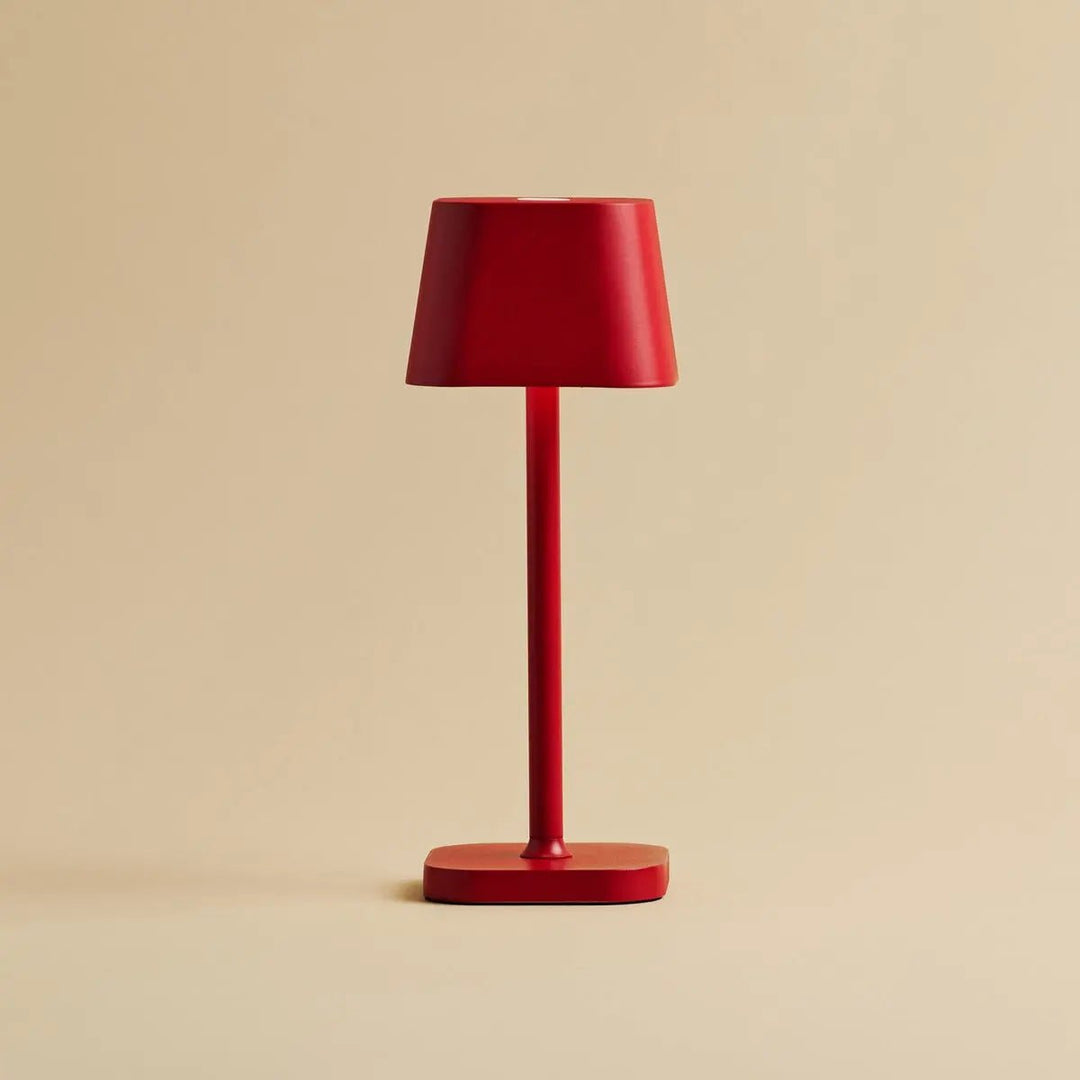 Ava Berry Red genopladelig bordlampe